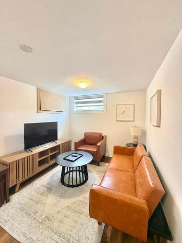 Newtonbrook Apartment | Bright Spacious 2 Bedroom 2 Bathroom Unit With Parking Near TTC and Shops