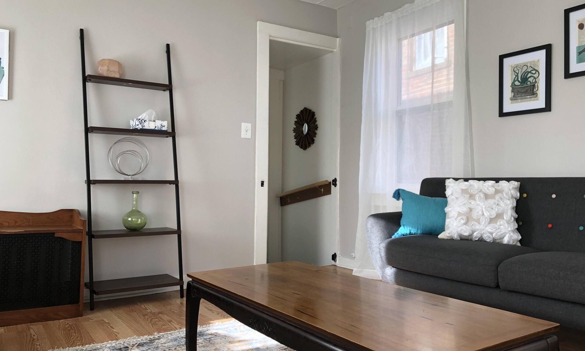 Troy Apartment | Bright & Spacious 2Bed Downtown Troy Garden Apt.