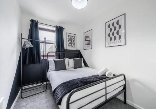 Sandhaven Apartment | Bright & Spacious 2BR Fraserburgh Work & Family