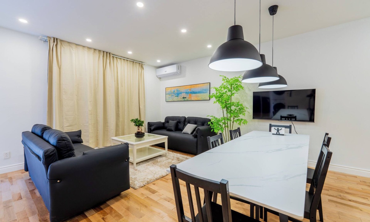 Cote-Des-Neiges—Notre-Dame-De-Grace Apartment | Bright Spacious 3BR 2 Baths Great Kitchen