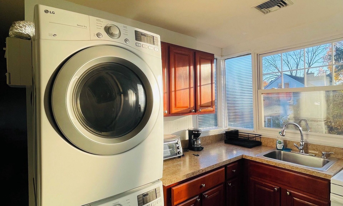 Elkins Park Apartment | Bright & Spacious Apartment — Elkins Park