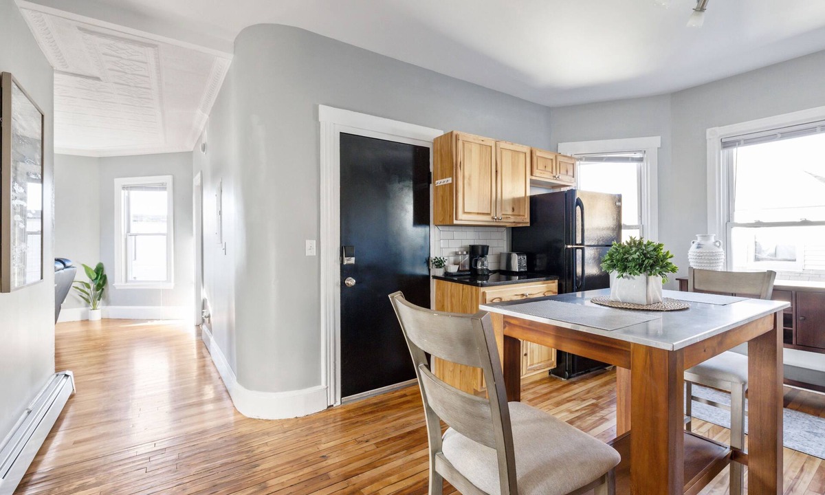 Parkside Apartment | Bright & Spacious Apartment with Amazing Shower