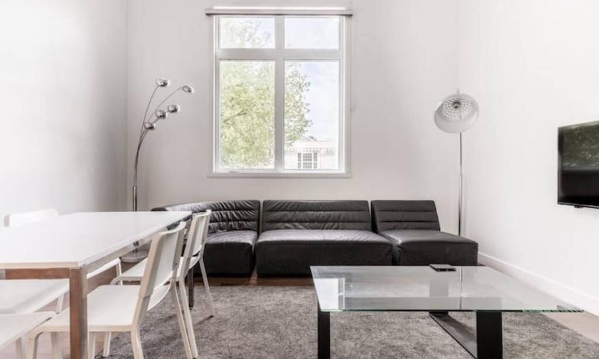 Shaughnessy Village Apartment | Bright Spacious Apt Downtown MTL