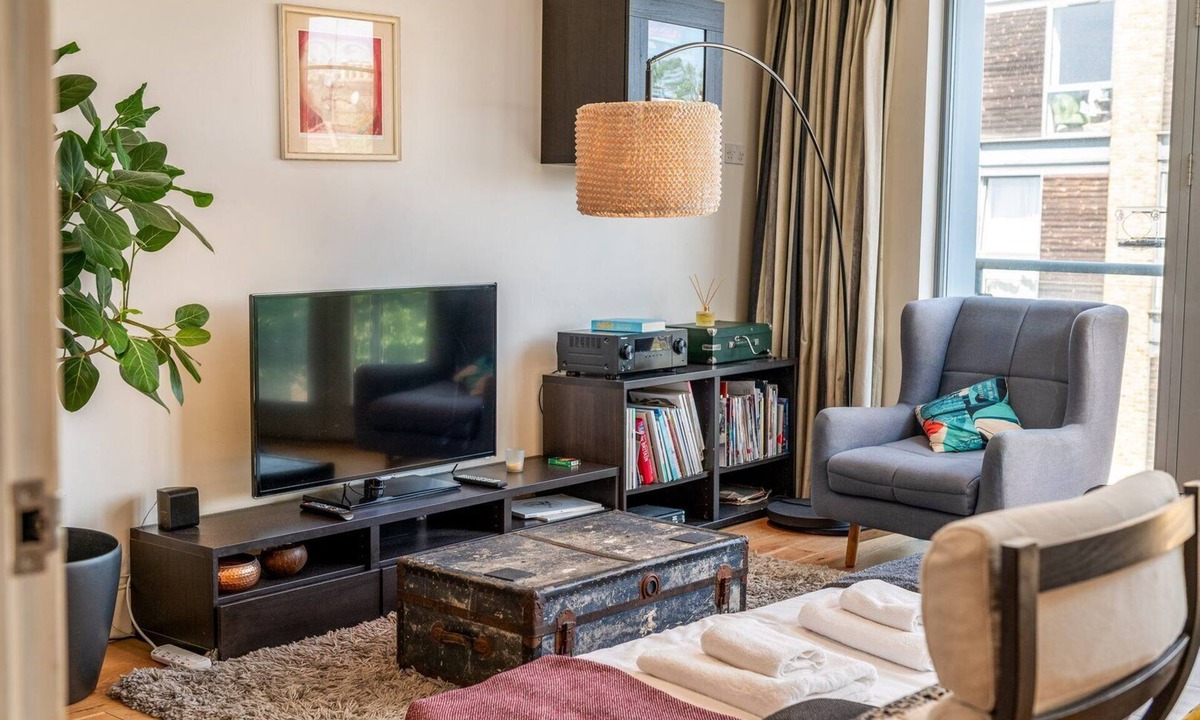 Queenstown Apartment | Bright & Spacious Battersea Flat