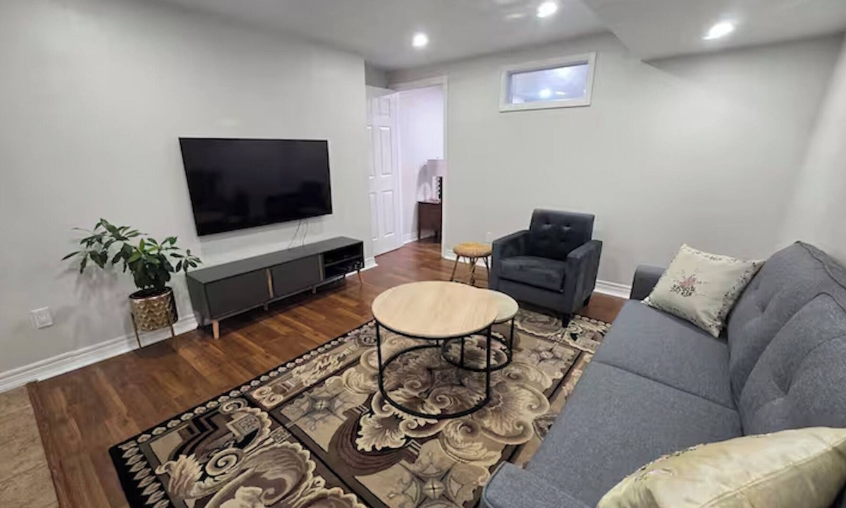 Richmond Hill House | BRIGHT & SPACIOUS 2 BEDROOM SUITE | FULLY EQUIPPED, MINUTES TO TRANSIT & TORONTO