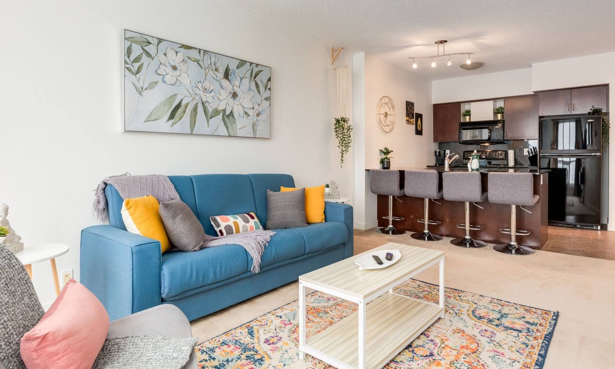 Haysboro Apartment | Bright spacious Condo 10mins from downtown