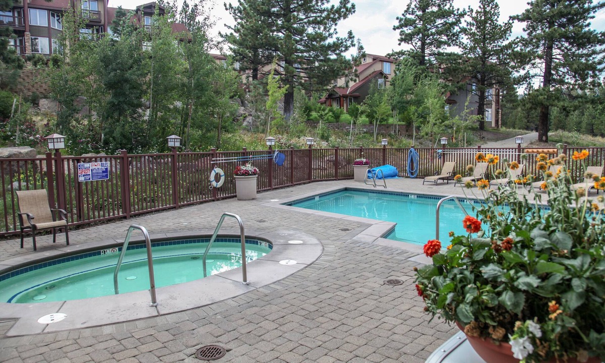 Mammoth Lakes Condo | Bright Spacious Mountain Modern! Quiet Location near Biking Trails, Pool