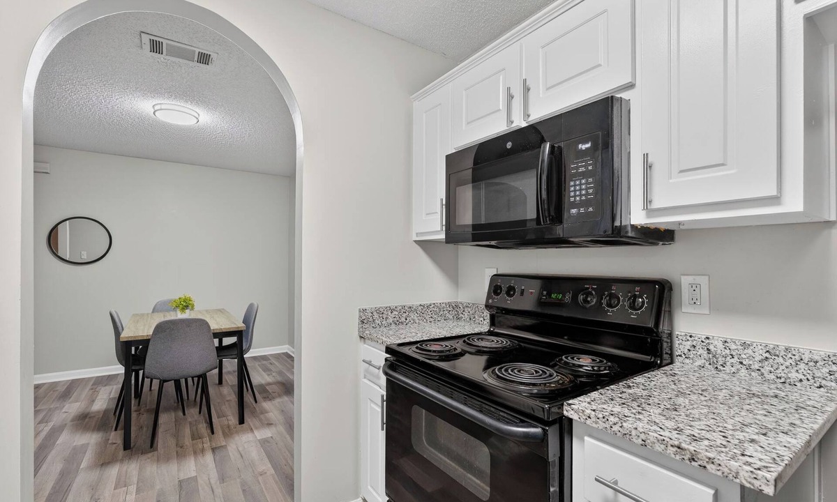 Stockbridge Apartment | Bright Stockbridge condo with full kitchen