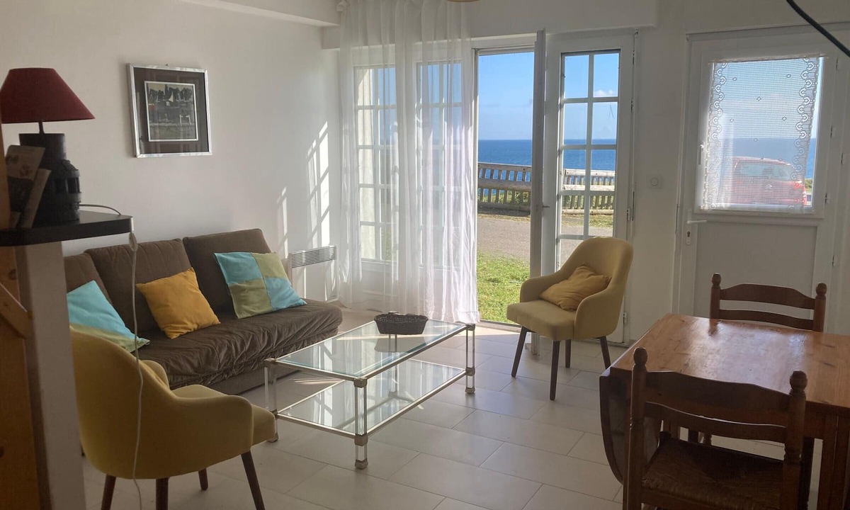 Le Palais Apartment | Bright studio facing the sea in Le Palais