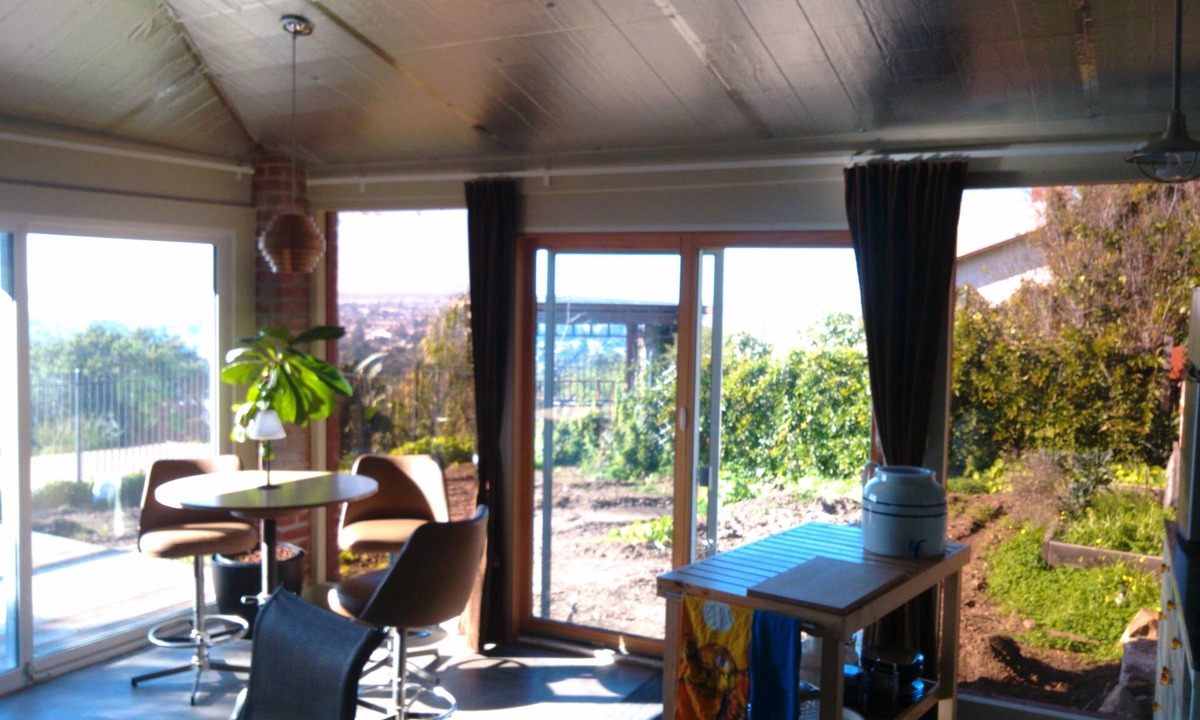 Oakland Cottage | Bright studio guesthouse with panoramic views