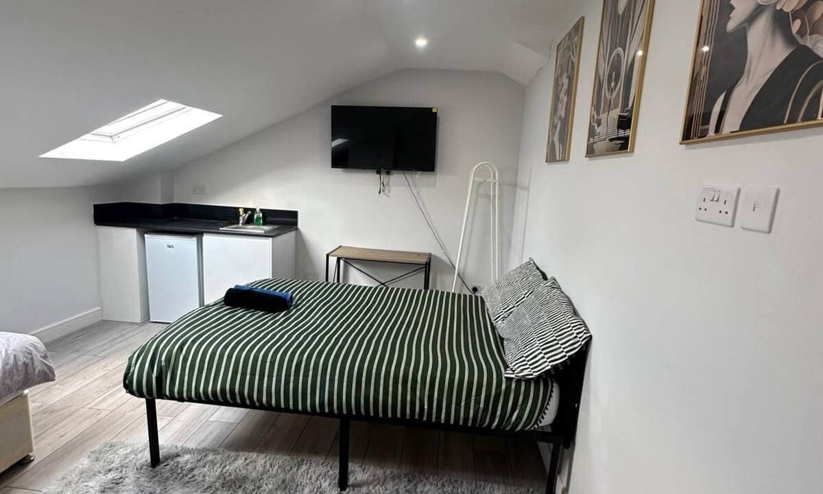 Bensham Manor Apartment | Bright Studio in Thornton Heat