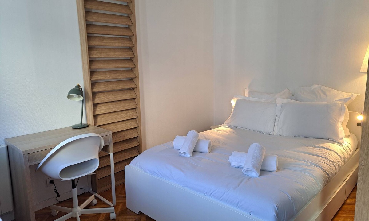 Tours Apartment | Bright studio in the heart of Tours - charm & comfort