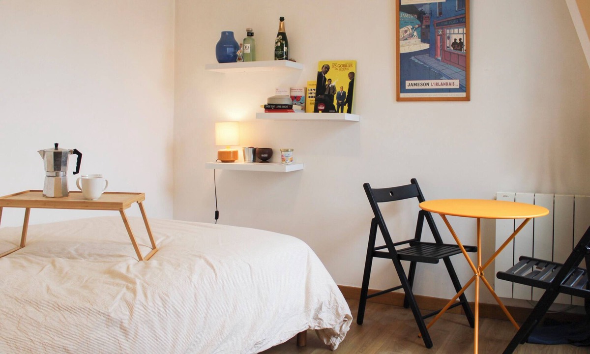 Porte-Saint-Martin Apartment | Bright studio near theaters and the Marais