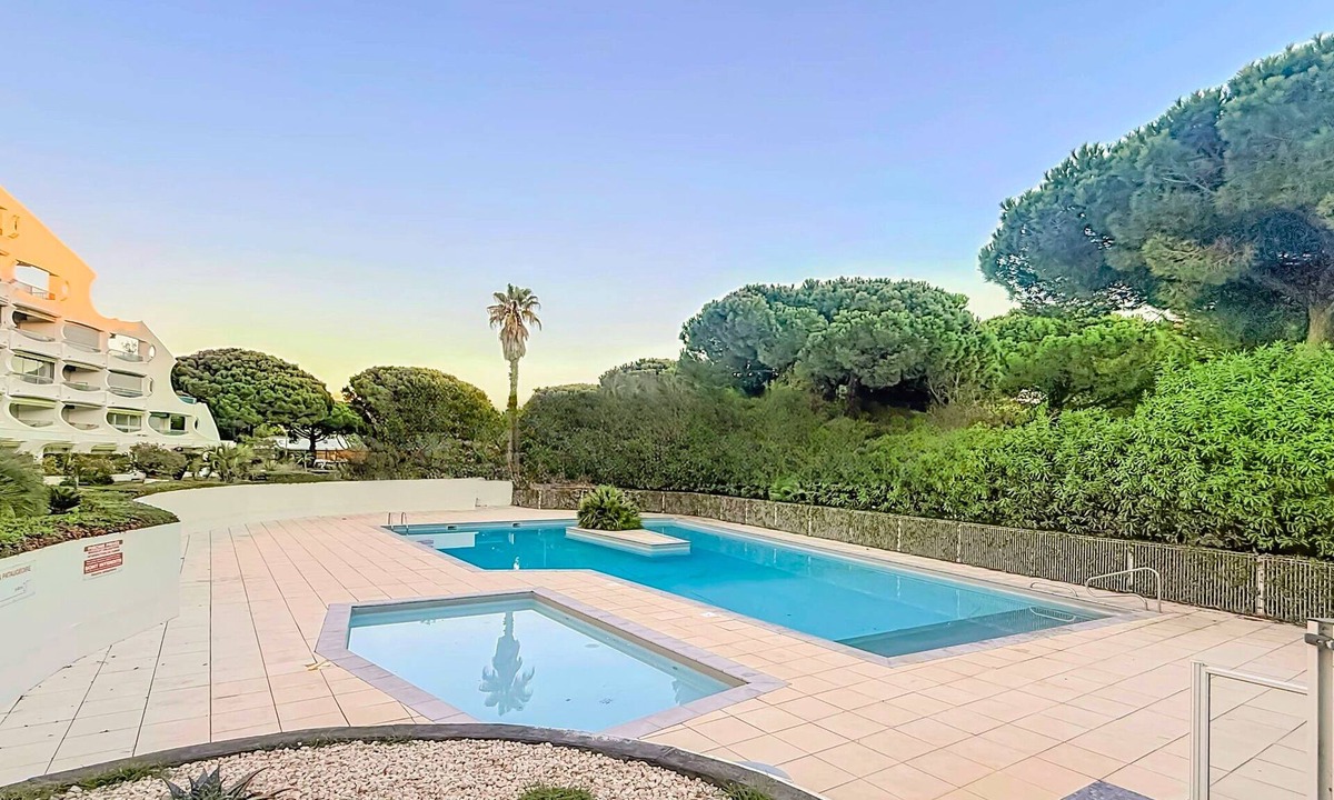 La Petite Motte Apartment | Bright studio with pool 10 minutes' walk from the beach