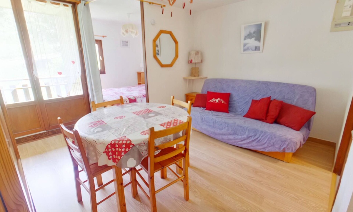 Les Rousses Apartment | Bright studio with loggia near Les Rousses village