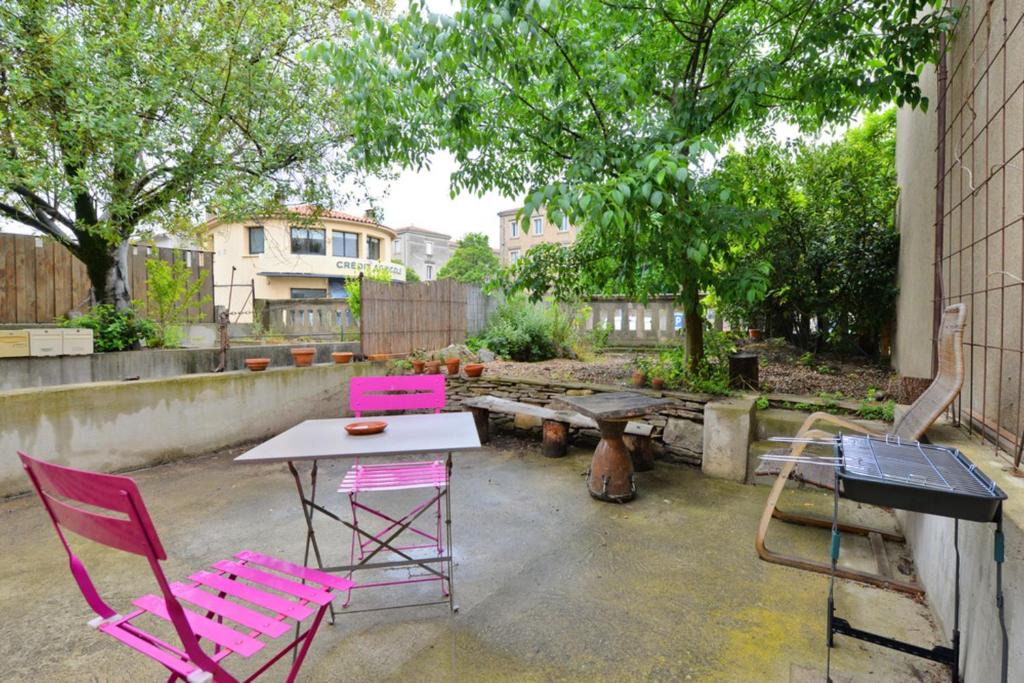 Carcassonne Apartment | Bright studio with garden
