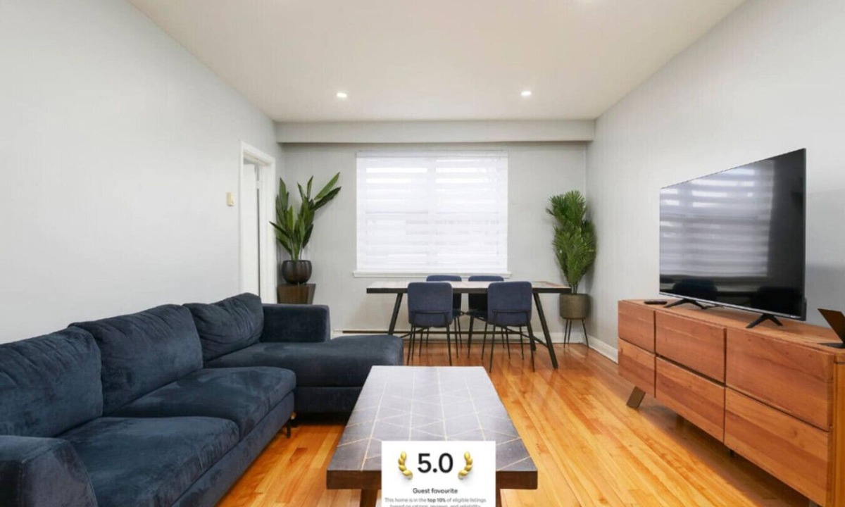Cote-Des-Neiges—Notre-Dame-De-Grace Apartment | Bright & Stylish 2BR – Prime Stay on MTL