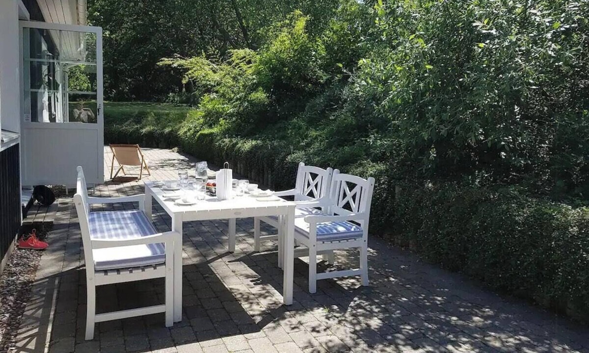 Melby House | Bright summer house near Hyllingebjerg beach