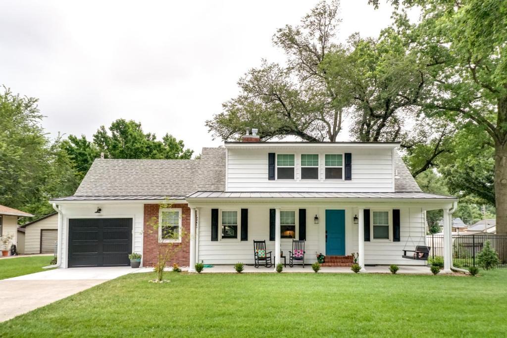Emporia House | Bright & Sunny Getaway w/Bikes: 1 Mi to ESU!