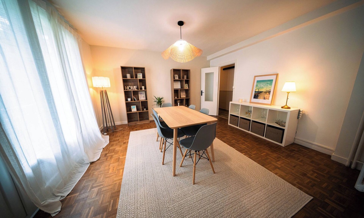 Dervallieres - Chezine Apartment | Bright T3 with balcony and parking, 6 pers, Procé