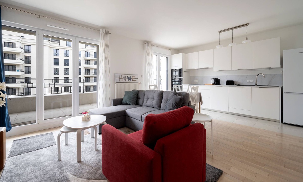 Zone d'amenagement concerte des Docks Apartment | Bright T4 with balcony in Saint-Ouen - Welkeys