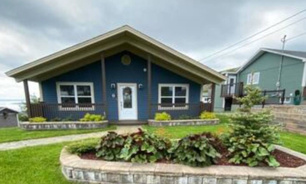 Upper Island Cove House | Bright Upper Island Cove Home/Cathedral Ocean View
