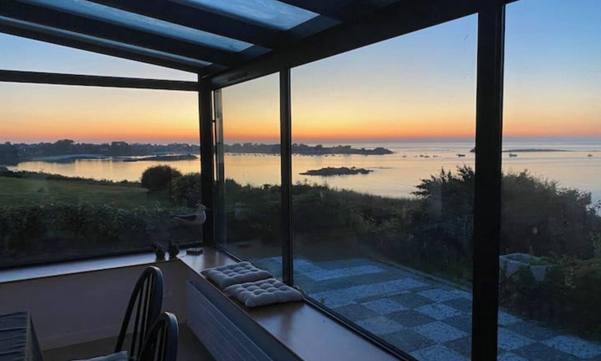 Plouguerneau Villa | Bright villa with breathtaking ocean views.