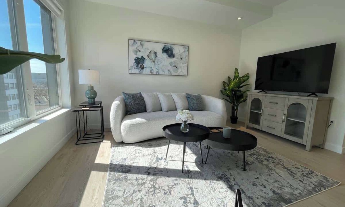 North End Apartment | Bright, warm & spotless 1 BR in North End Halifax
