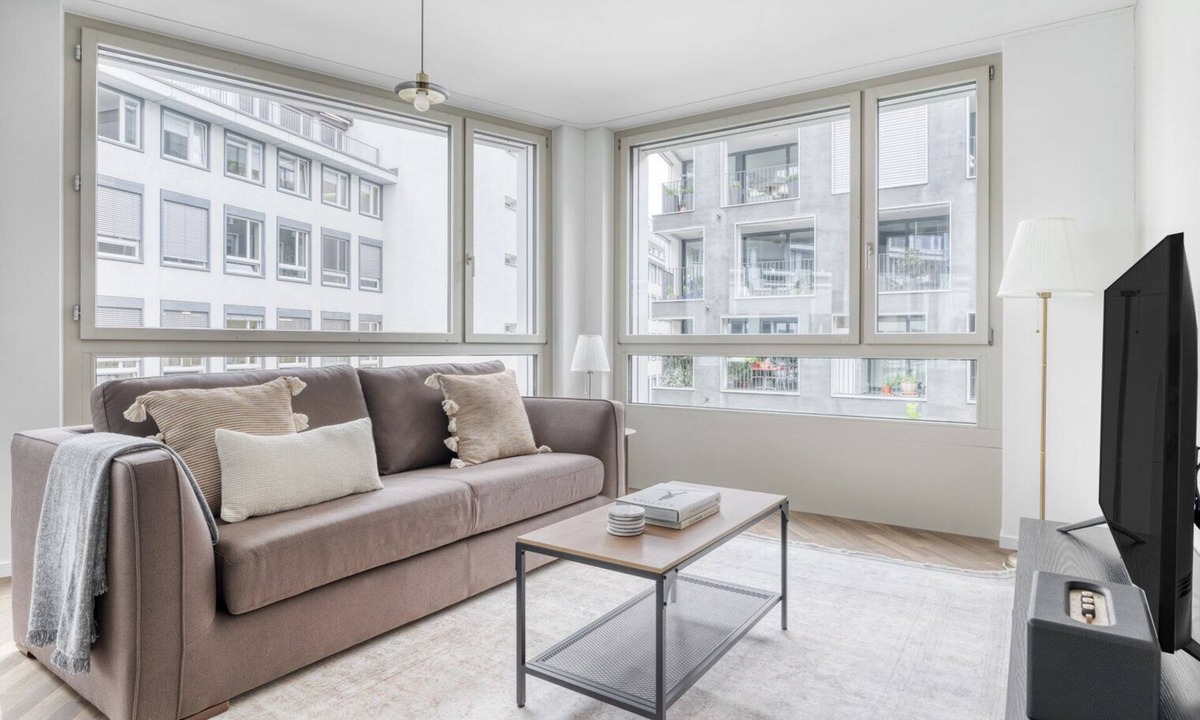 Alt-Wiedikon Apartment | Bright Wiedikon 3.5 Room w/Storage & W/D, near Market, by Blueground
