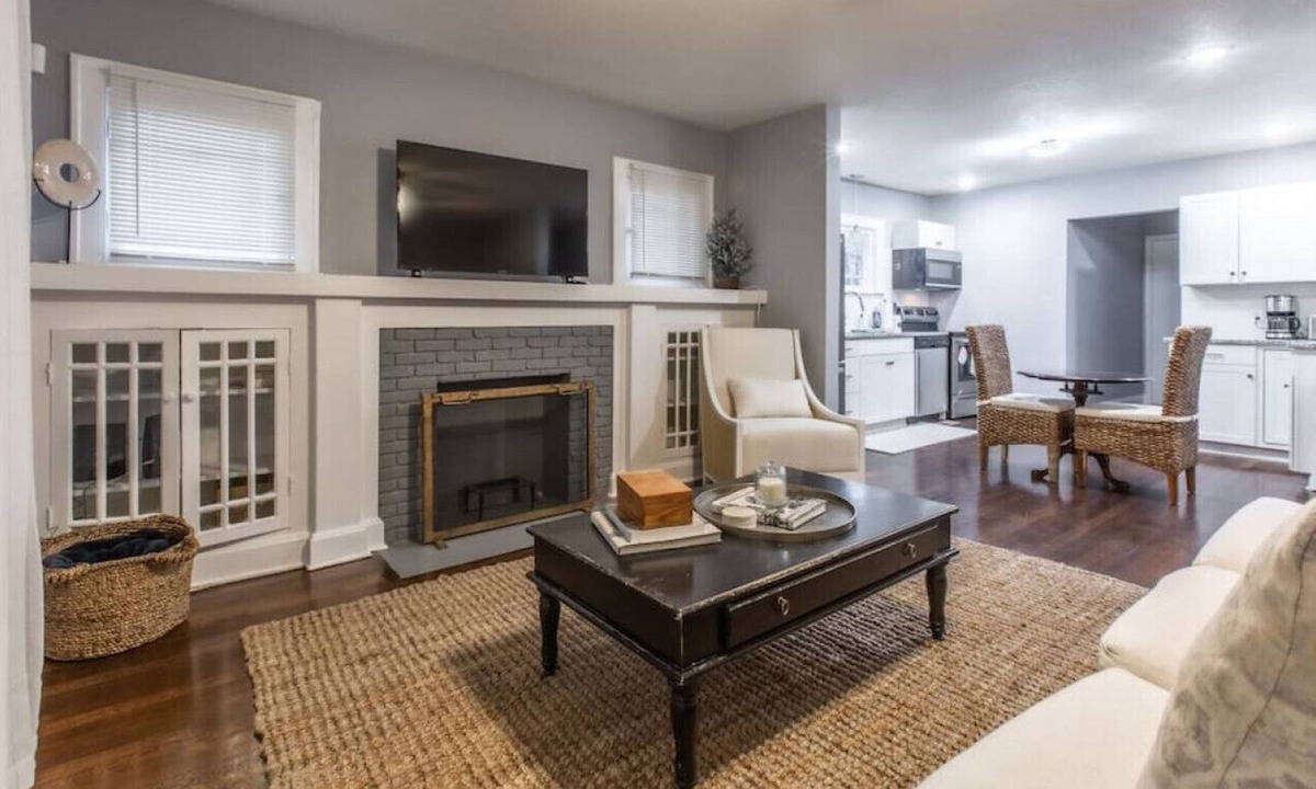 Northeast Kansas City House | Brighton Park House | 3 BR