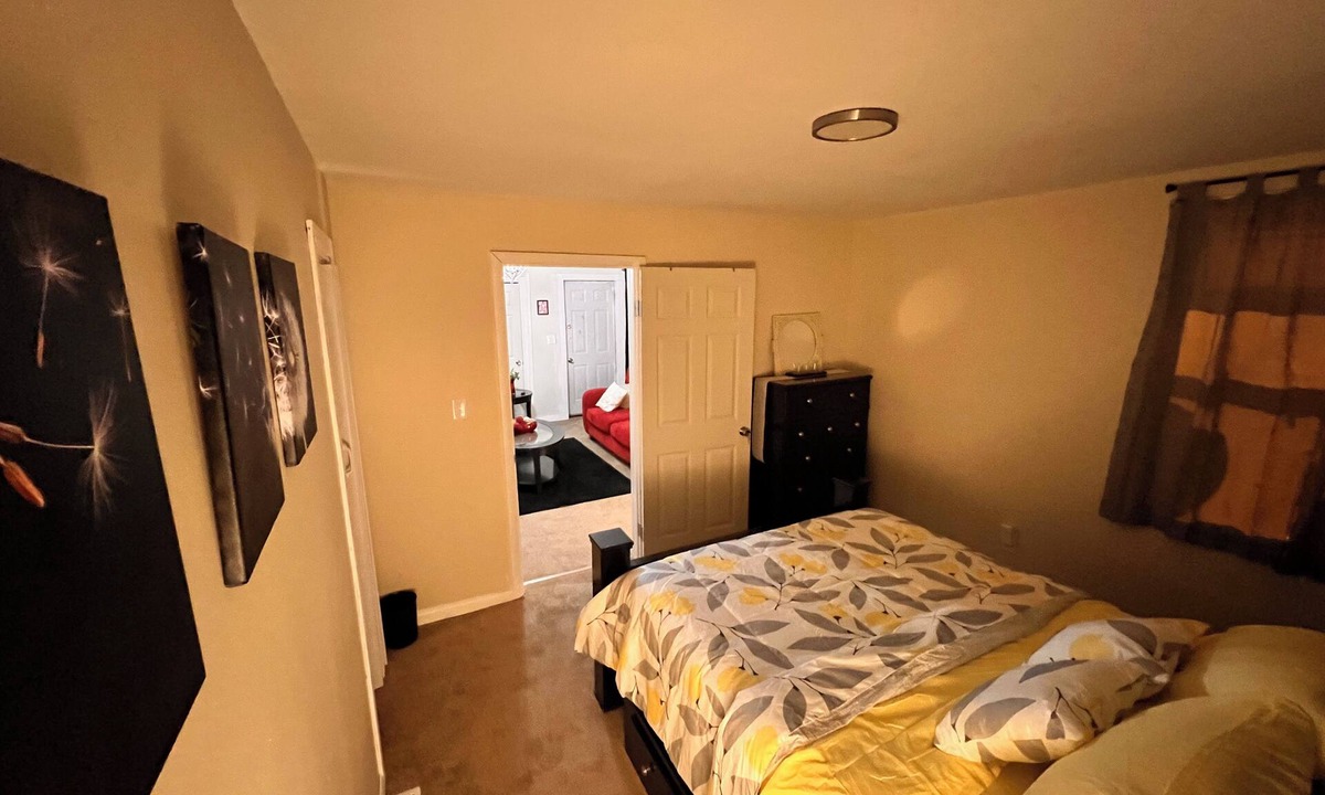 Troy Apartment | Brilliant 2-bedroom apartment with AC in vibrant Troy