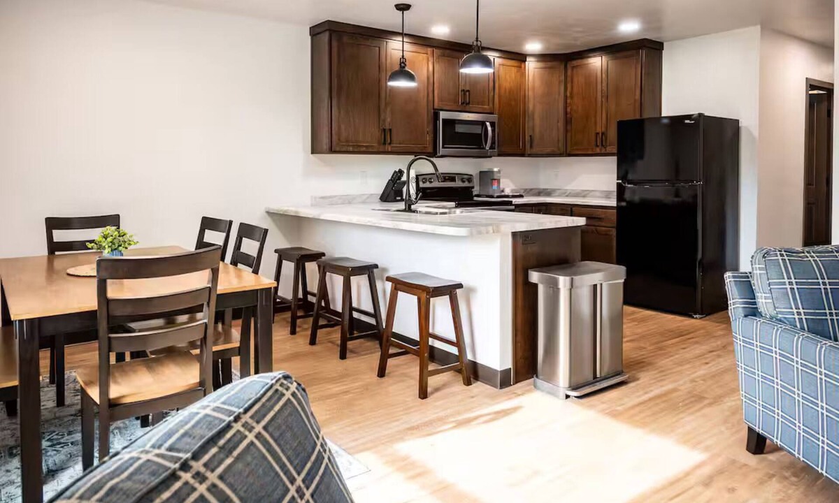 Brillion Apartment | Brillion 2‑Bedroom Suite w/Full Kitchen Near Ariens – Unit #4