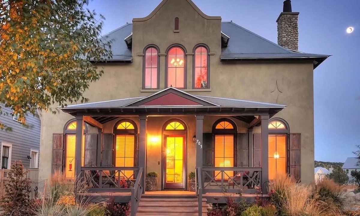 Buena Vista House | Bring the whole family to this amazing 4 bedroom home with lots of room to spread out