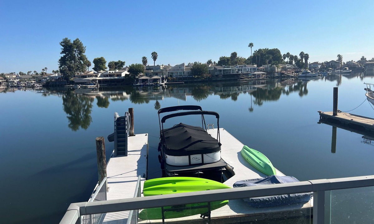 Discovery Bay House | Bring your boat! Waterslide! Close to fast water!