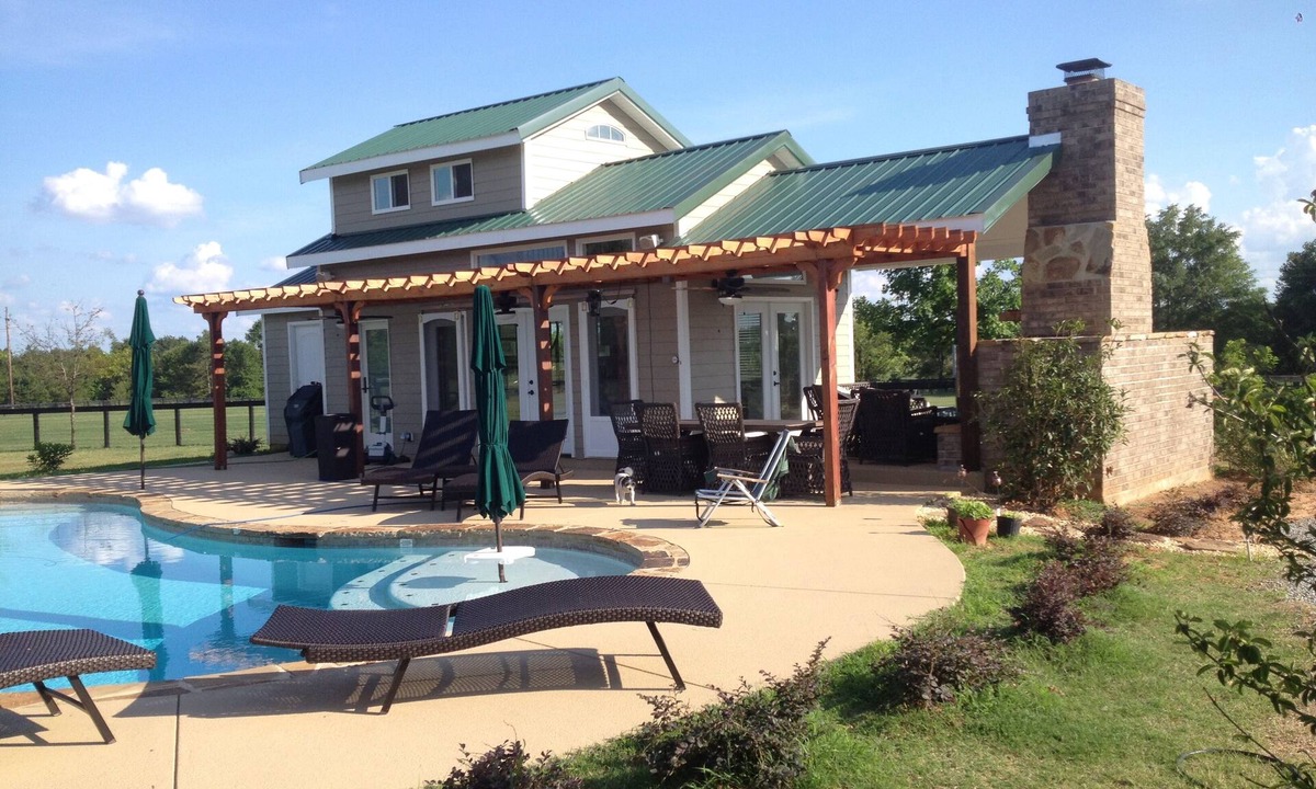 Aiken House | BRING YOUR HORSES! SALT POOL! Pristine Private farm.