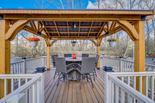 Bristol House | Bristol Retreat w/Creek Access: 2 Mi to Dtwn