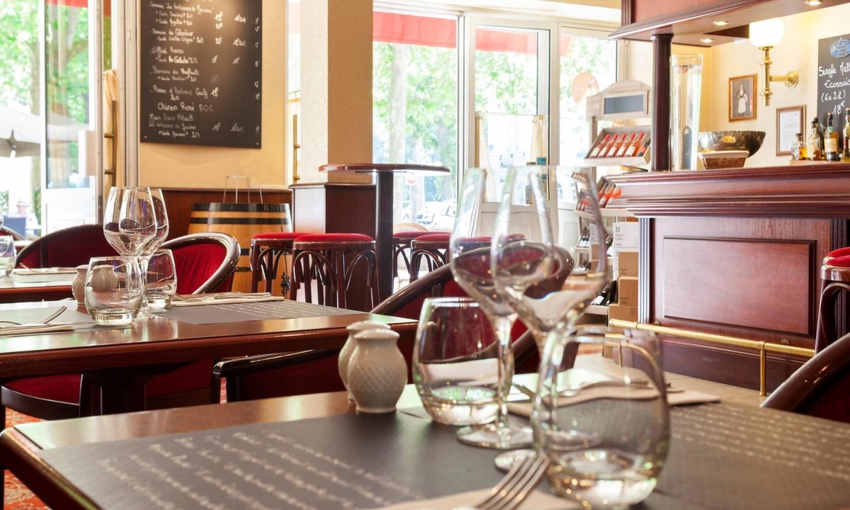 Chinon Hotel | Brit Hotel Chinon le Lion d'Or