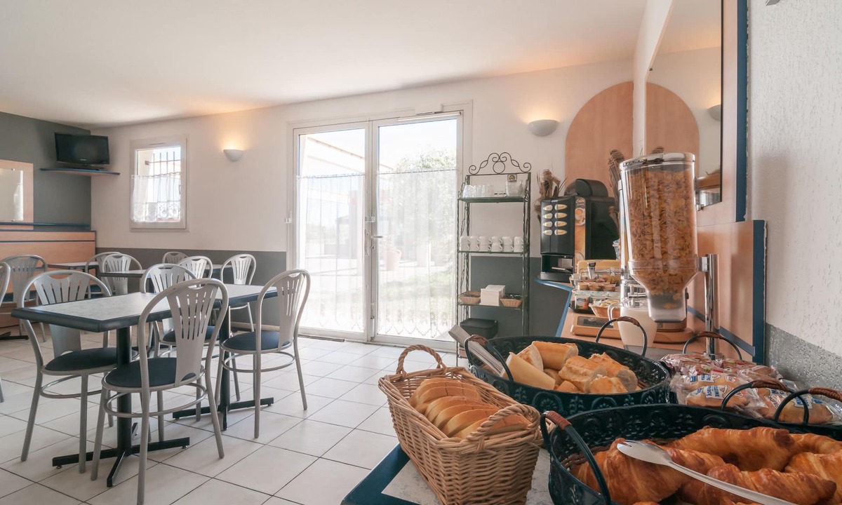 Clermont-l'Herault Hotel | Brit Hotel Clermont L'Herault