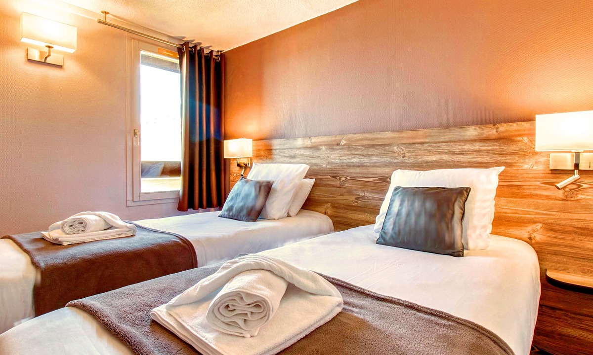 Lons Hotel | Brit Hotel Confort Pau Lons