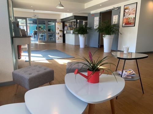 Chambray-les-Tours Hotel | Brit Hotel Essentiel Tours Sud