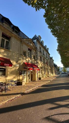 Chinon Hotel | BRIT HOTEL Le Lion d'Or CHINON