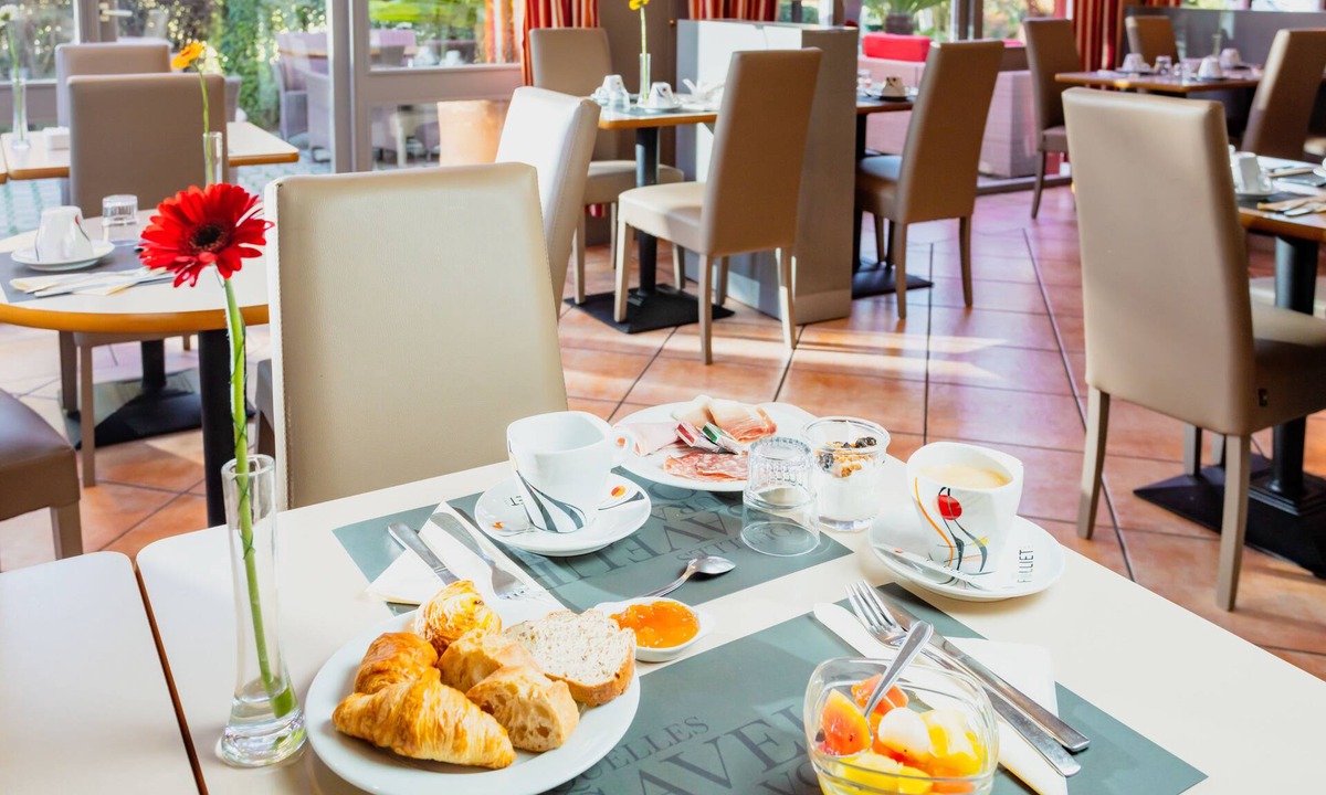 Costieres Hotel | Brit Hotel Nîmes Ouest