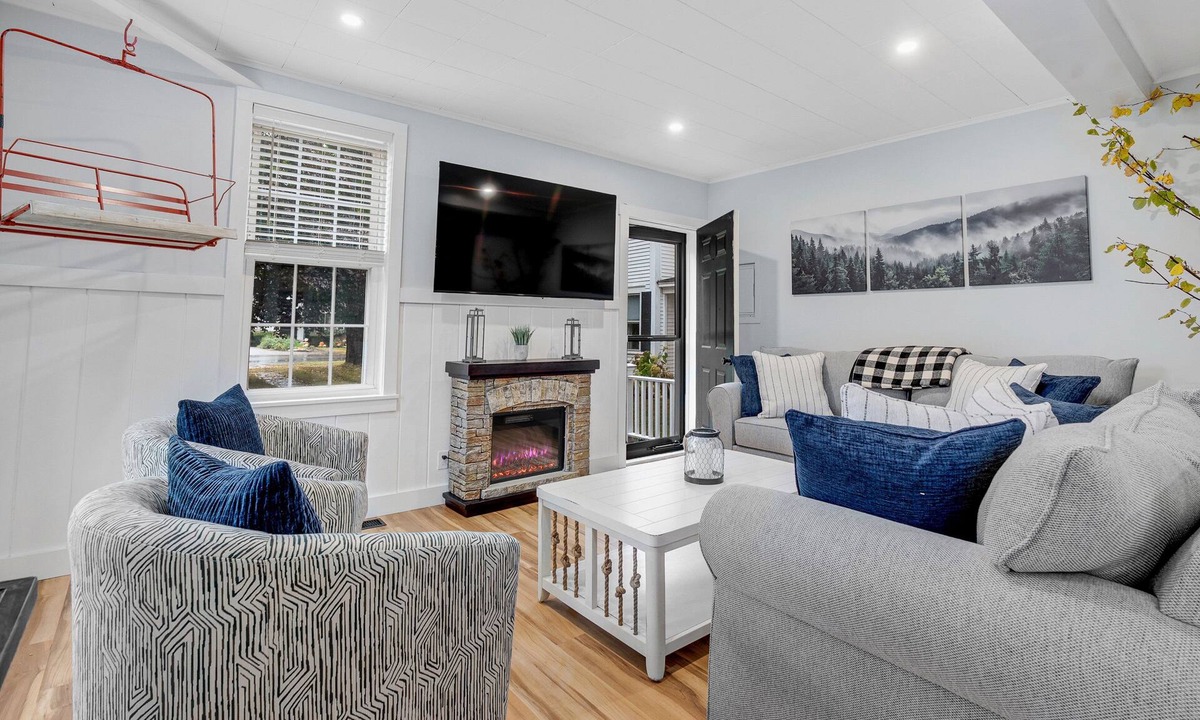 Bethel Apartment | Broad Street 1 | Pine