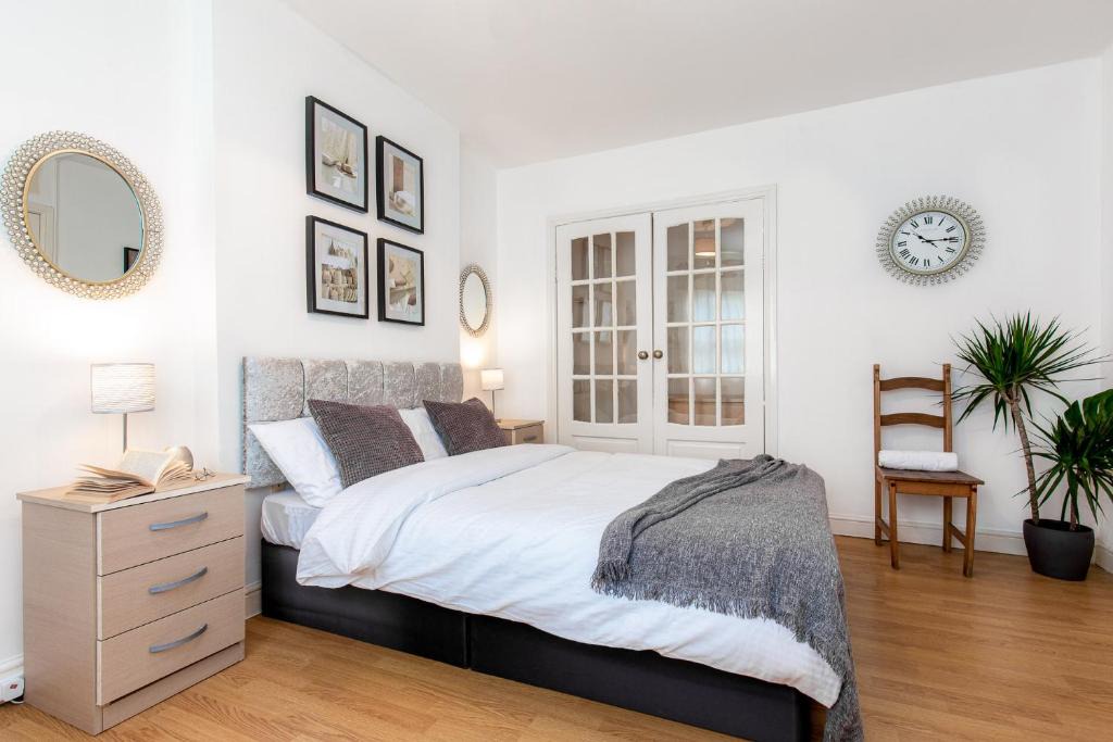 Tower Hamlets Apartment | Broadhurst House Deluxe Room 2