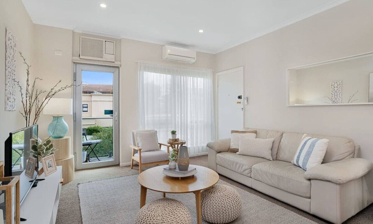 Glenelg South Apartment | Broadway Getaway - 150 Metres to Beach