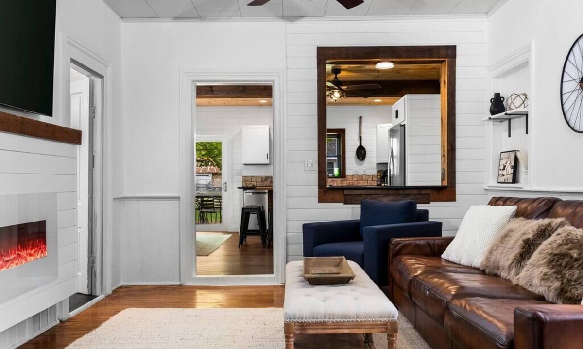 Suttons Bay House | Broadway House Summar