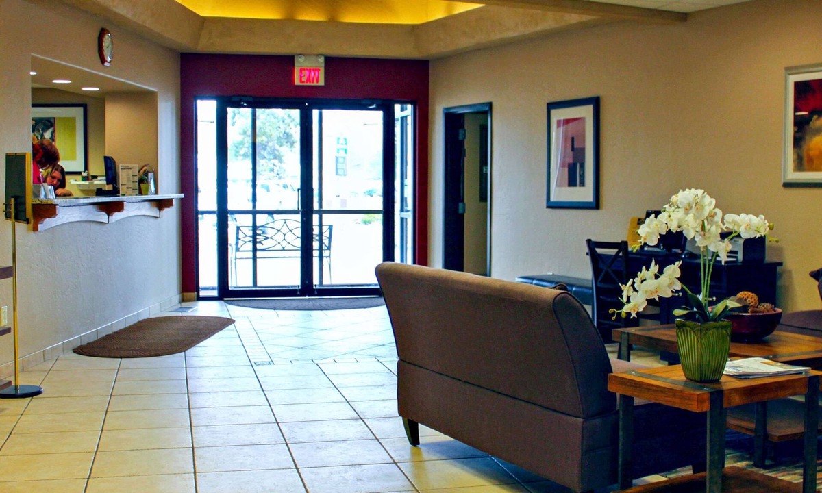 Westside Hotel | Broadway Inn Conference Center