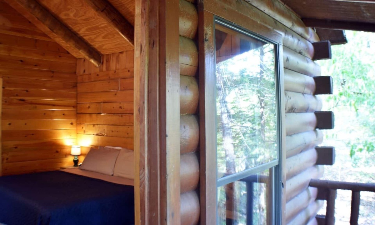 Octavia Cabin | Broken Bow Lake Cabin in the woods