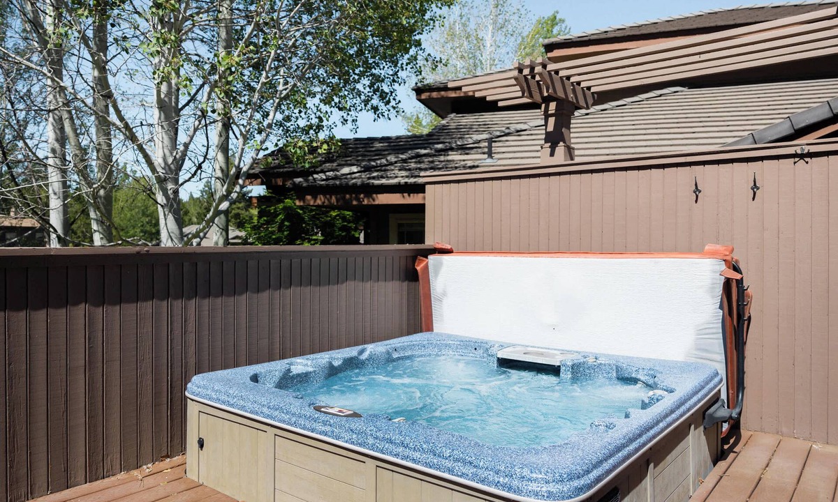 Broken Top House | Broken Top Retreat | Family Fun with Hot Tub