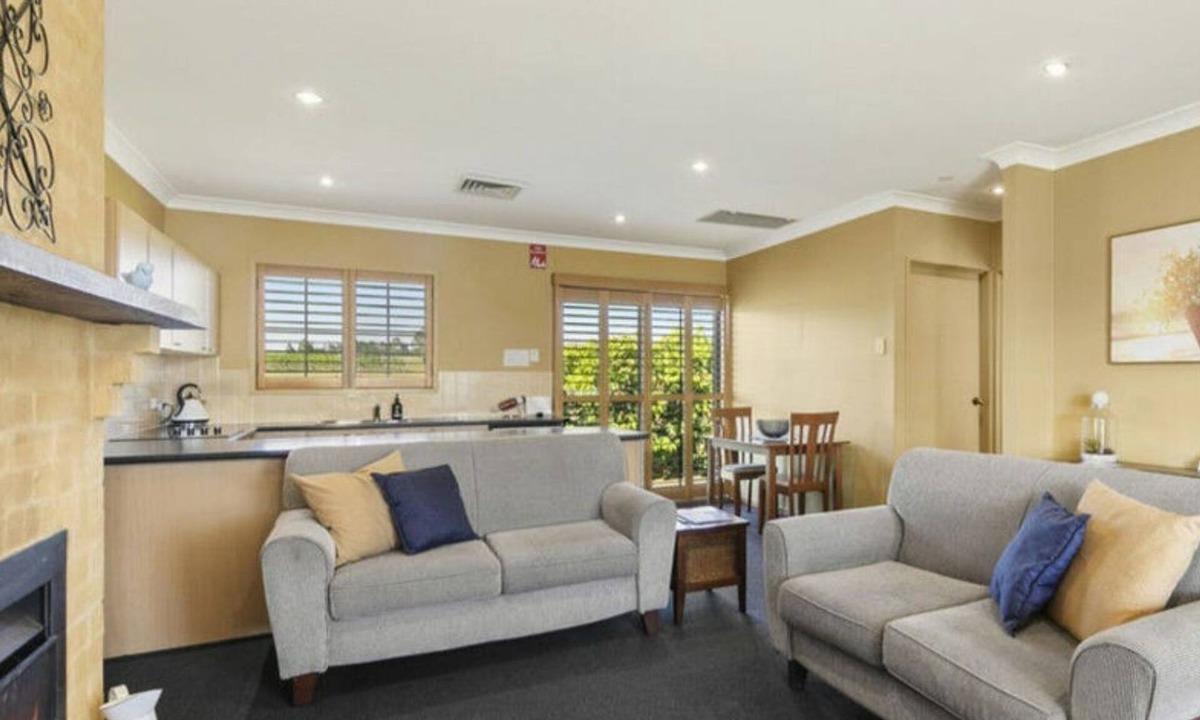 Rothbury Villa | Broken View Mountain Villa with Free Wine Tasting